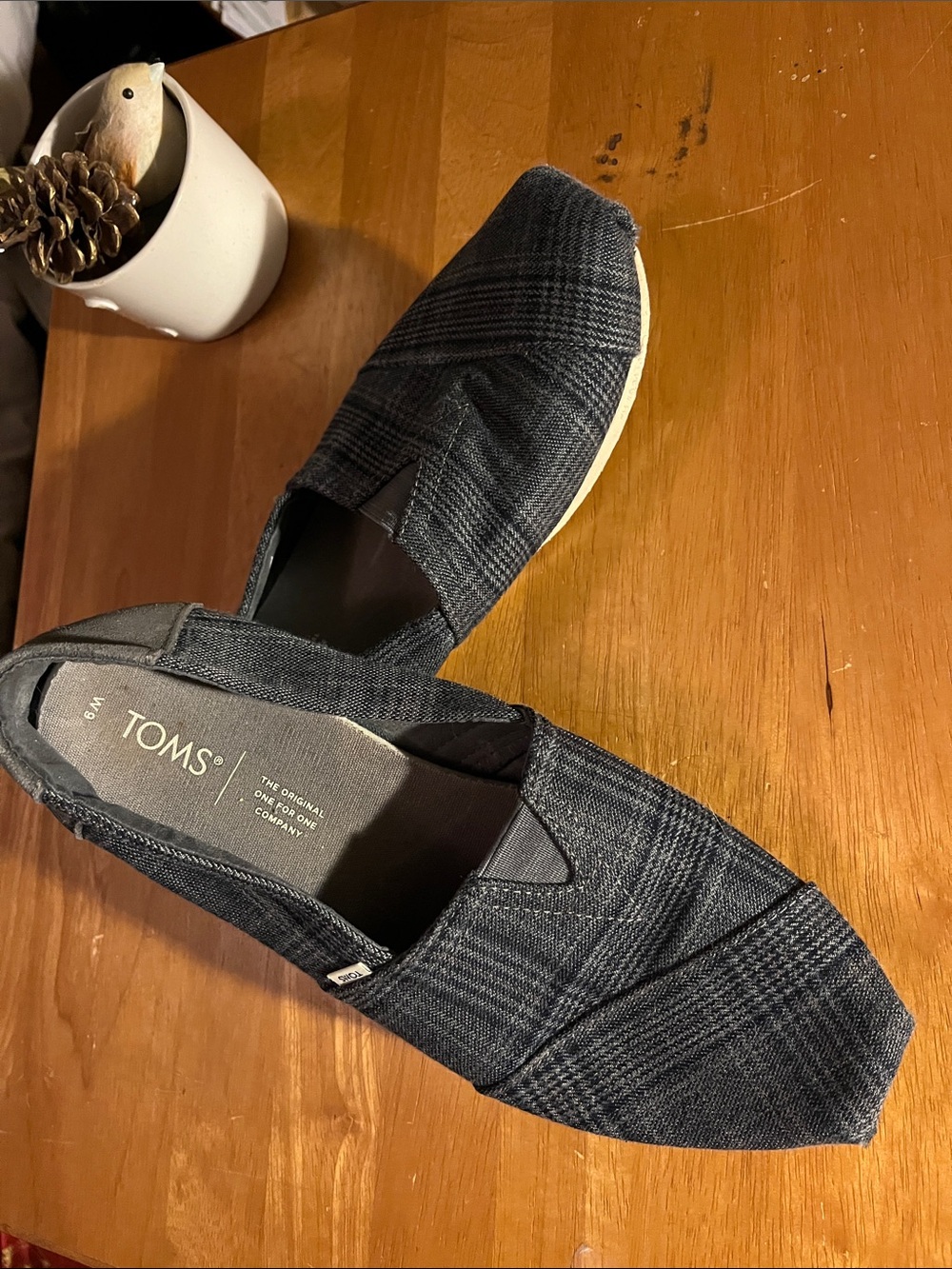 Tom’s cloth slip ons